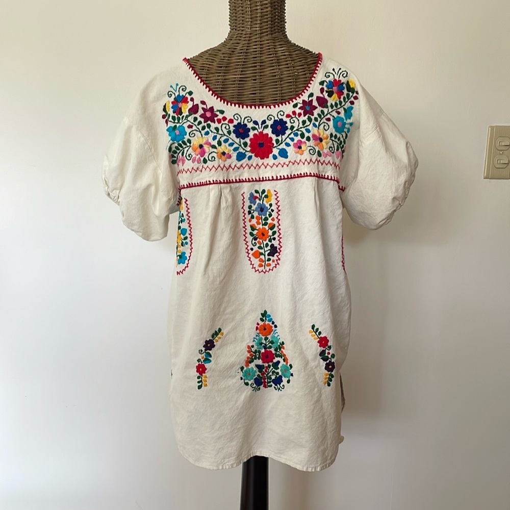 Colorful Vintage MEXICAN BOHO Embroidered White Top